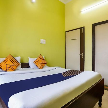 Spot On 72060 Hotel Kaushik Kakarmatha Exterior photo