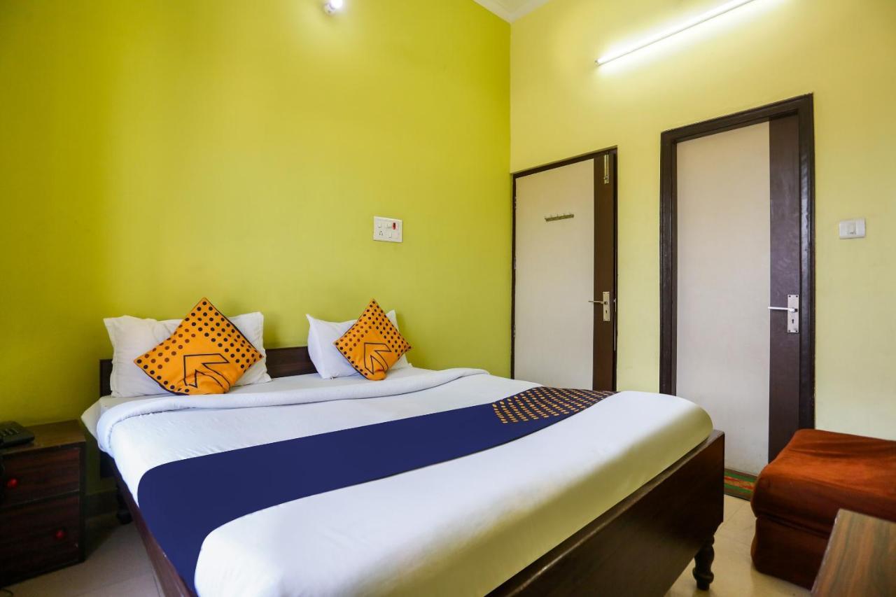 Spot On 72060 Hotel Kaushik Kakarmatha Exterior photo