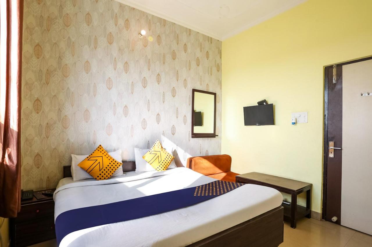Spot On 72060 Hotel Kaushik Kakarmatha Exterior photo