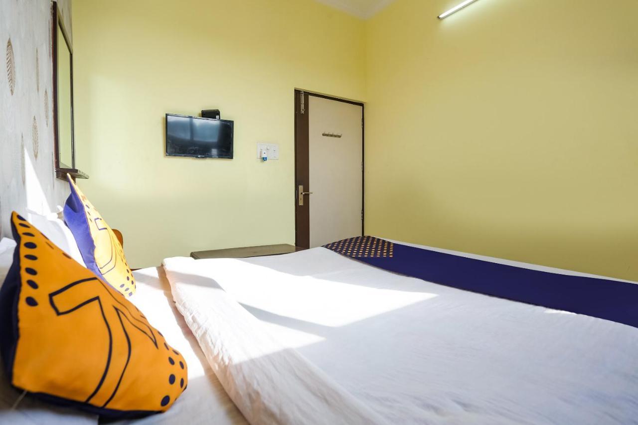 Spot On 72060 Hotel Kaushik Kakarmatha Exterior photo